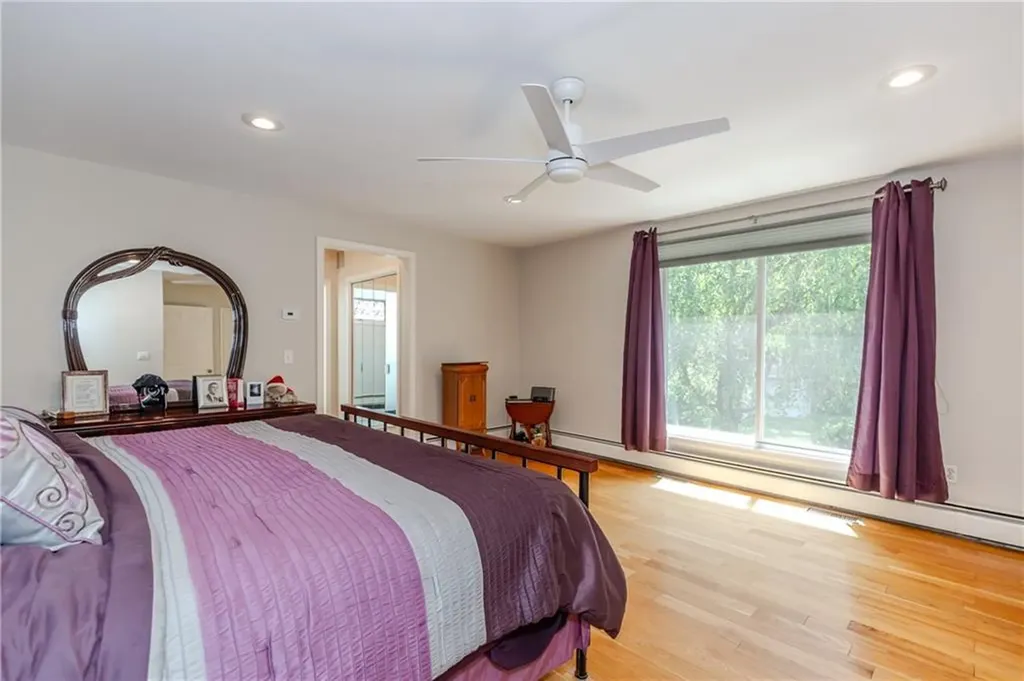 41 Holly Hill Lane Cranston RI 02921