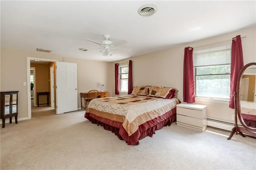 41 Holly Hill Lane Cranston RI 02921