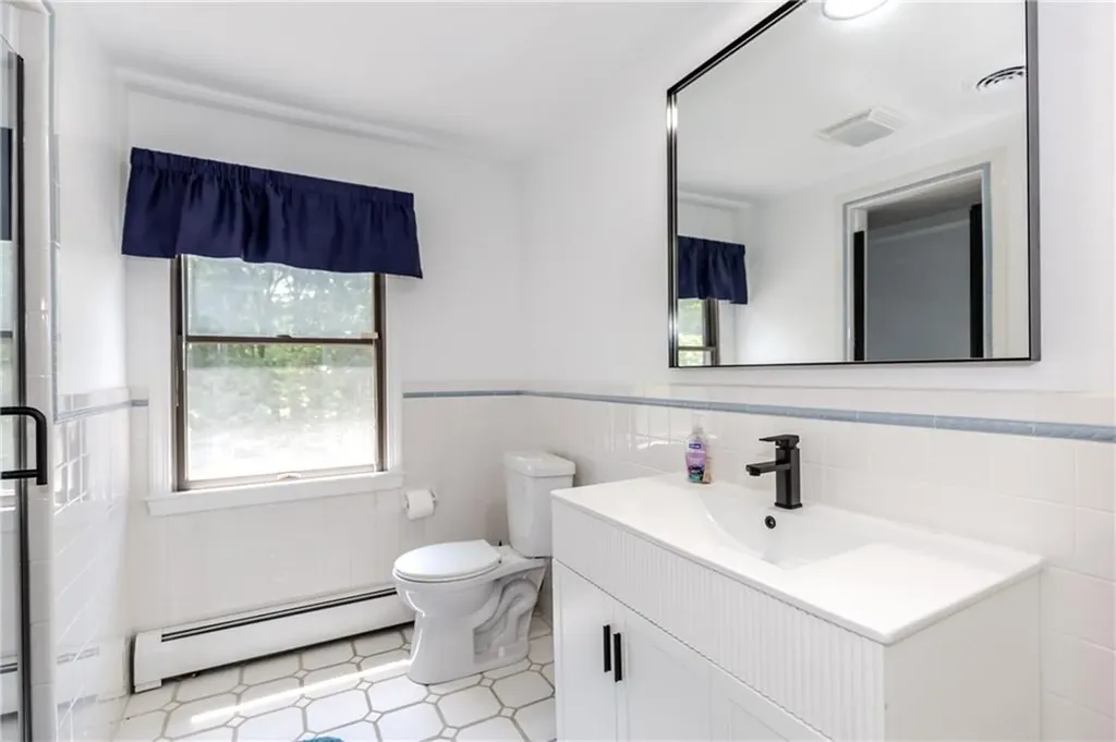 41 Holly Hill Lane Cranston RI 02921
