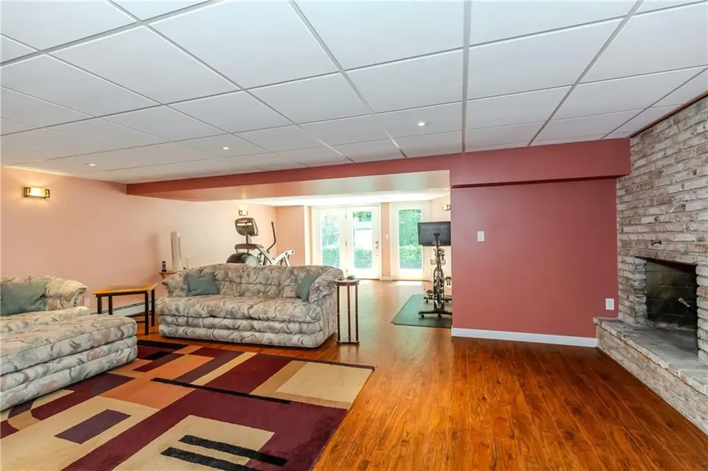 41 Holly Hill Lane Cranston RI 02921