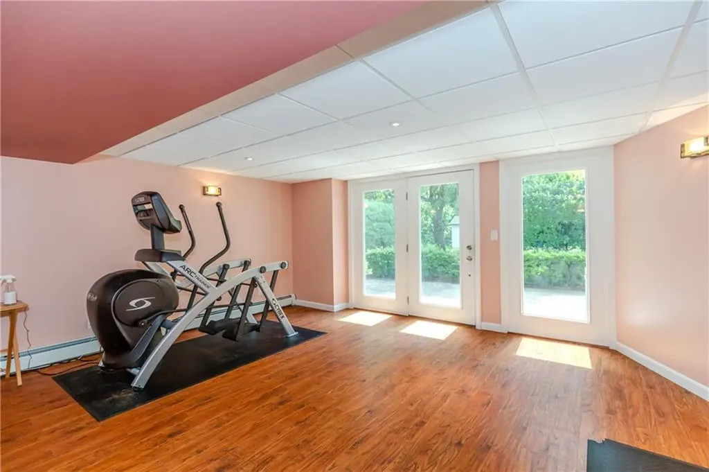 41 Holly Hill Lane Cranston RI 02921