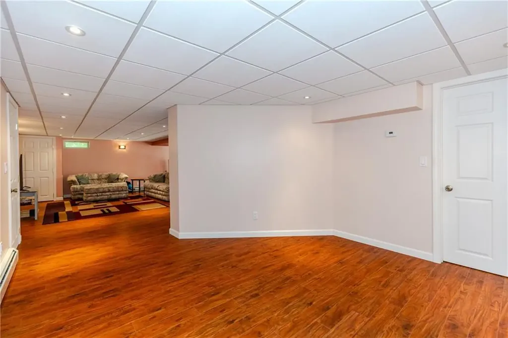 41 Holly Hill Lane Cranston RI 02921