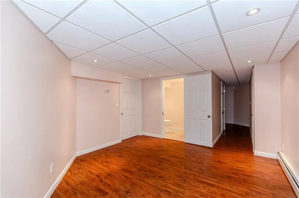 41 Holly Hill Lane Cranston RI 02921