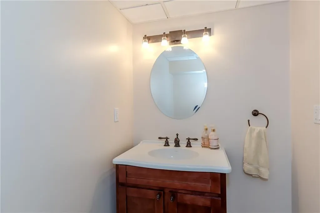 41 Holly Hill Lane Cranston RI 02921