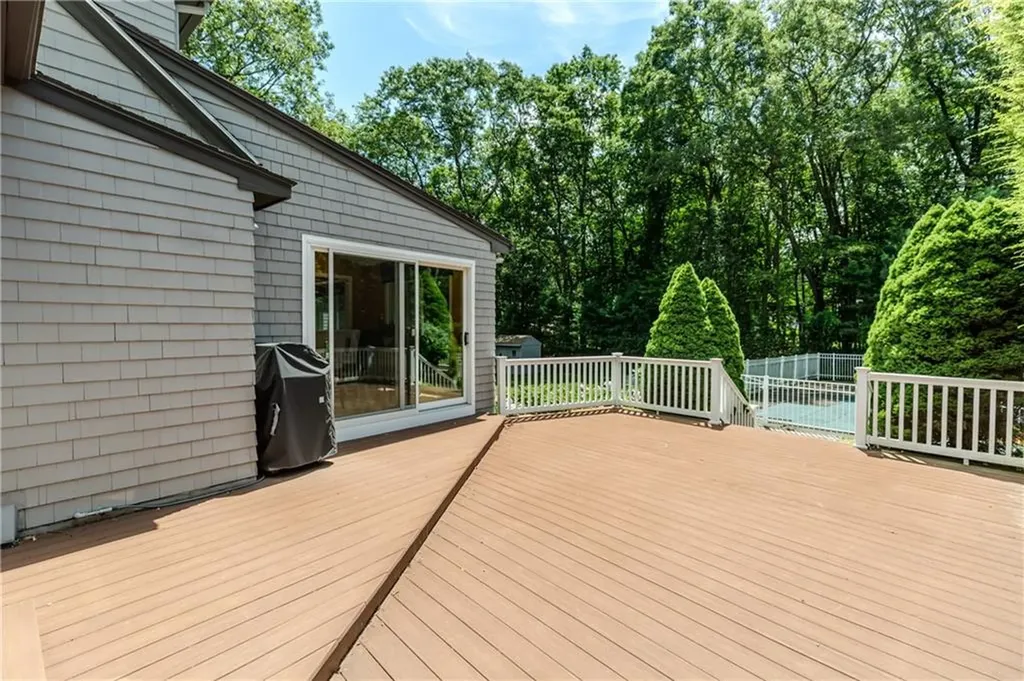 41 Holly Hill Lane Cranston RI 02921