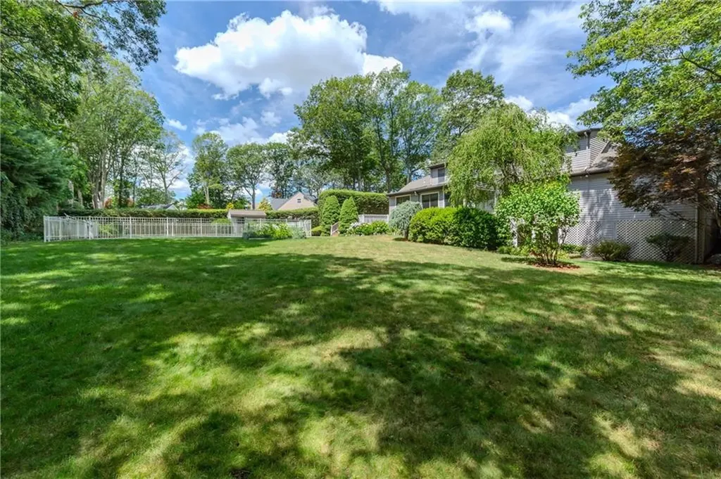 41 Holly Hill Lane Cranston RI 02921