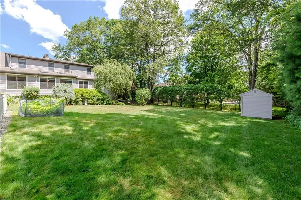 41 Holly Hill Lane Cranston RI 02921