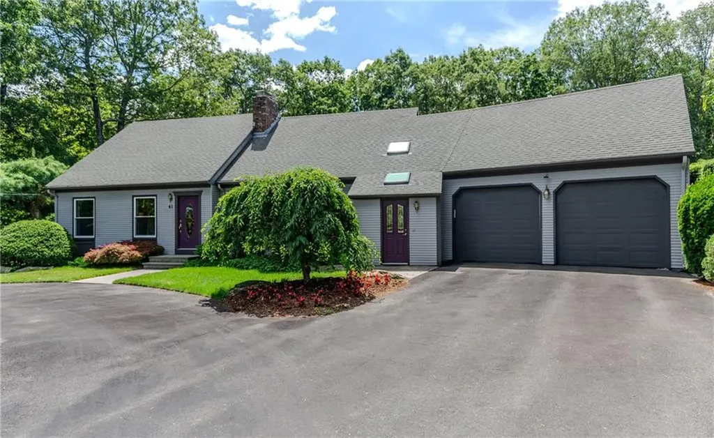 41 Holly Hill Lane Cranston RI 02921