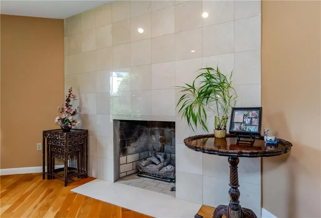 41 Holly Hill Lane Cranston RI 02921