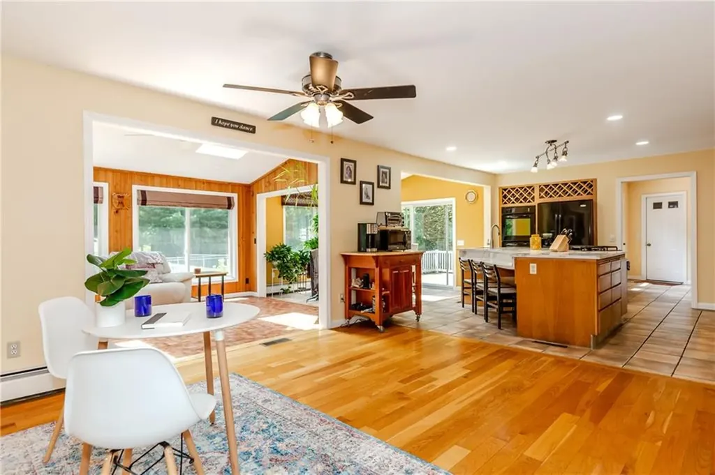 41 Holly Hill Lane Cranston RI 02921