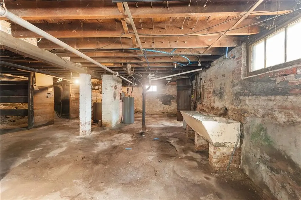72 Whitmarsh Street Providence RI 02907