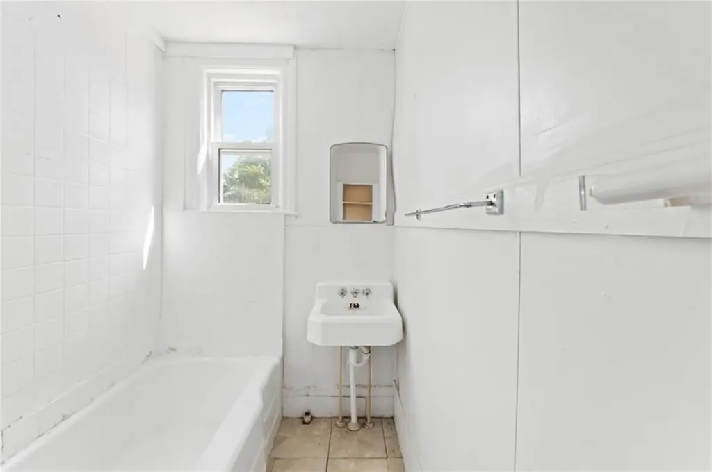 72 Whitmarsh Street Providence RI 02907