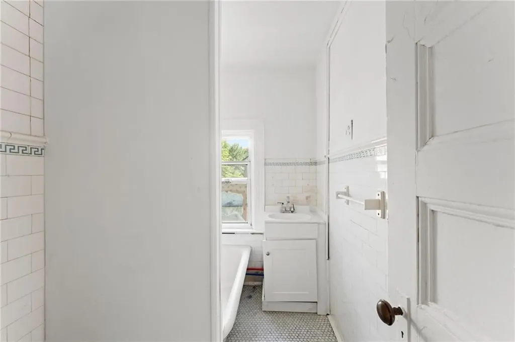 72 Whitmarsh Street Providence RI 02907