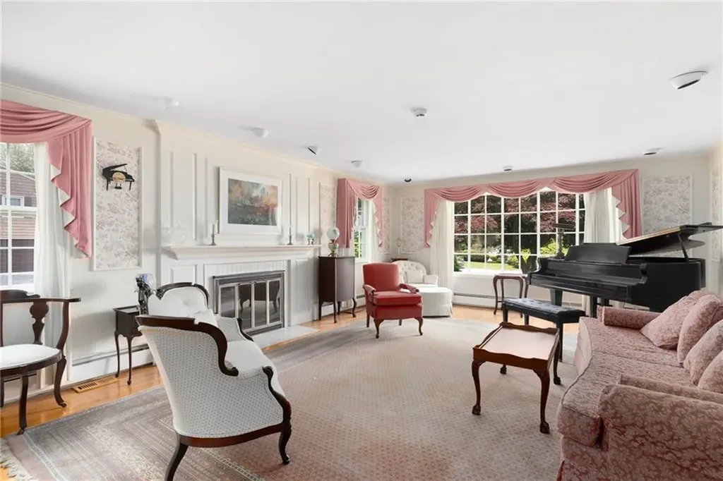 24 Kirkbrae Drive Lincoln RI 02865