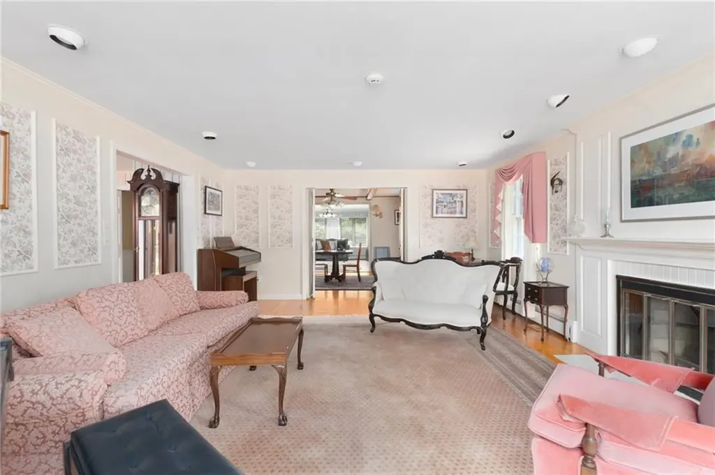 24 Kirkbrae Drive Lincoln RI 02865