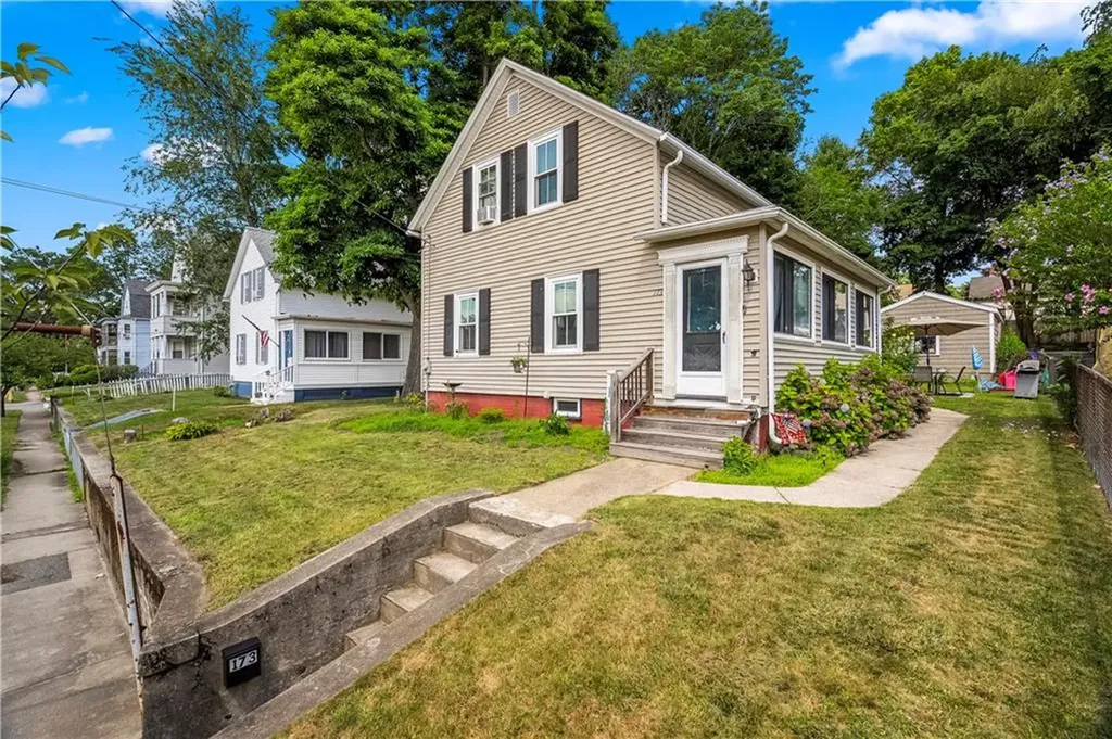 173 Roger Williams Avenue East Providence RI 02916