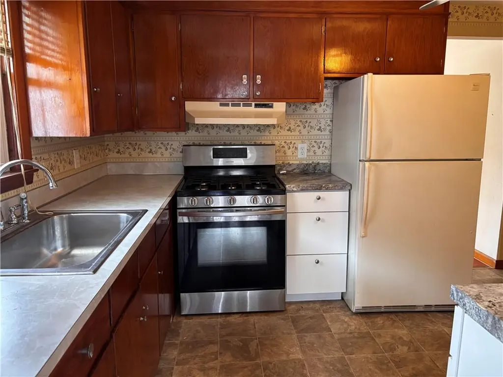 63 Maplecrest Drive Pawtucket RI 02861