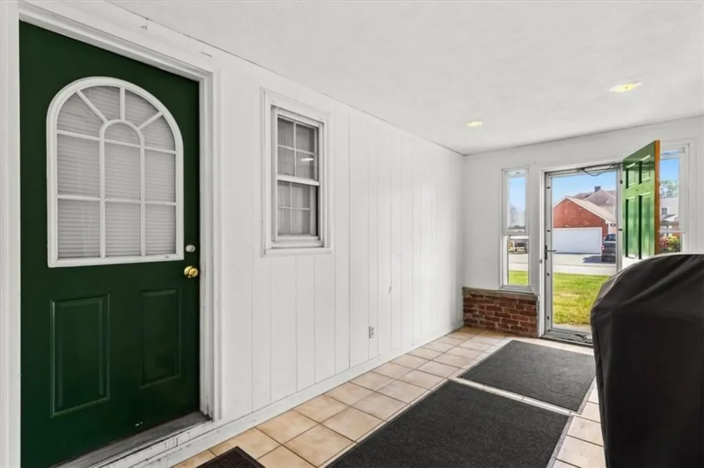 16 Kingsford Avenue East Providence RI 02915
