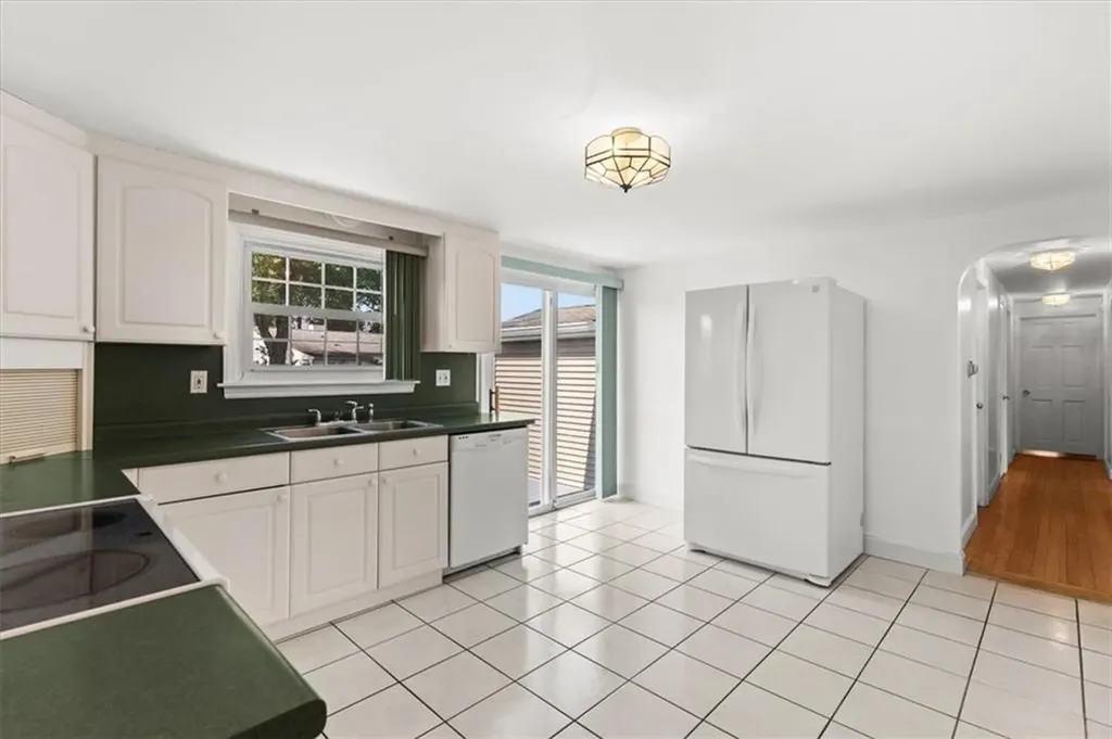 16 Kingsford Avenue East Providence RI 02915