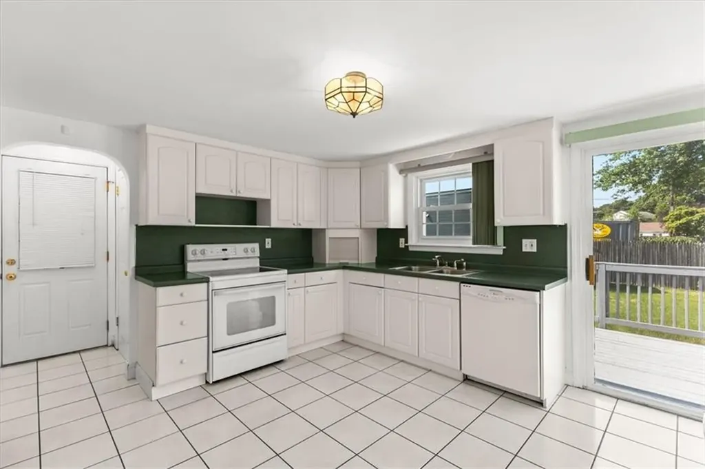 16 Kingsford Avenue East Providence RI 02915