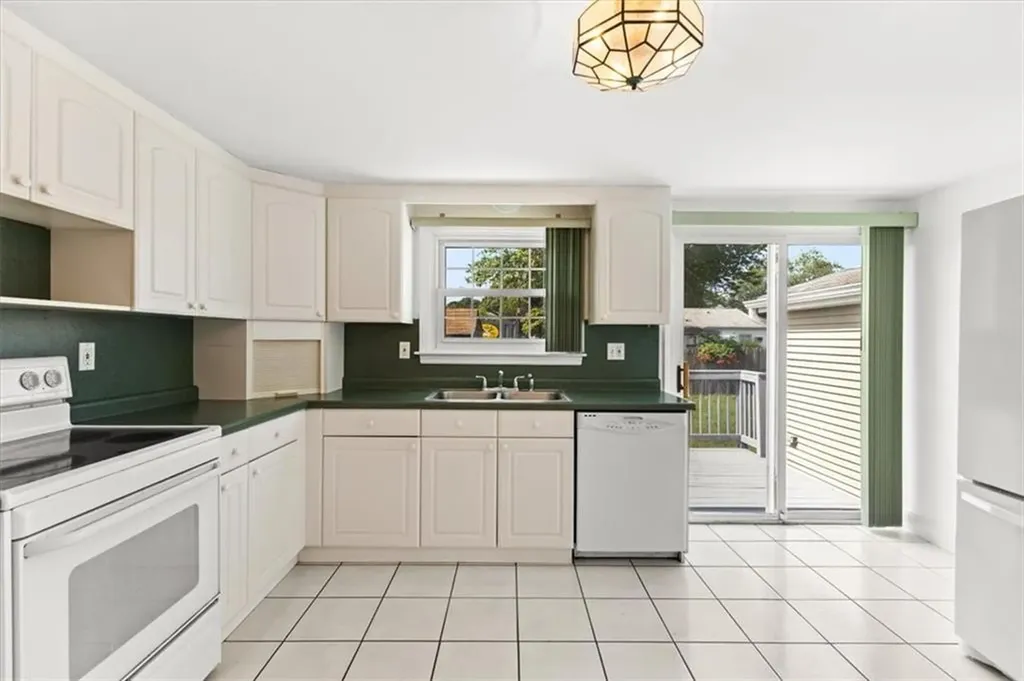 16 Kingsford Avenue East Providence RI 02915