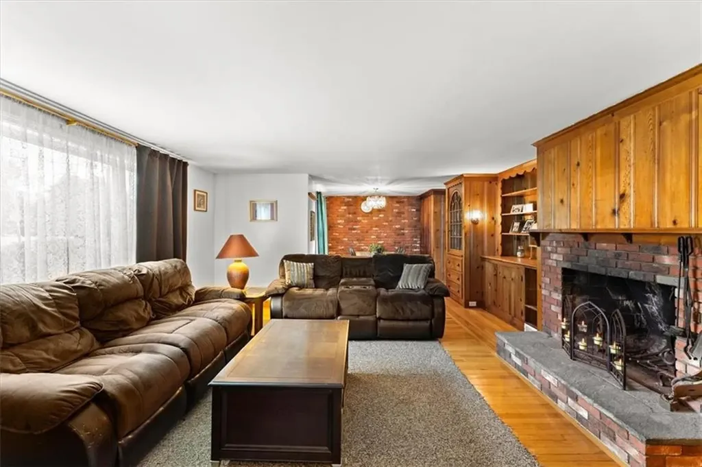 16 Kingsford Avenue East Providence RI 02915