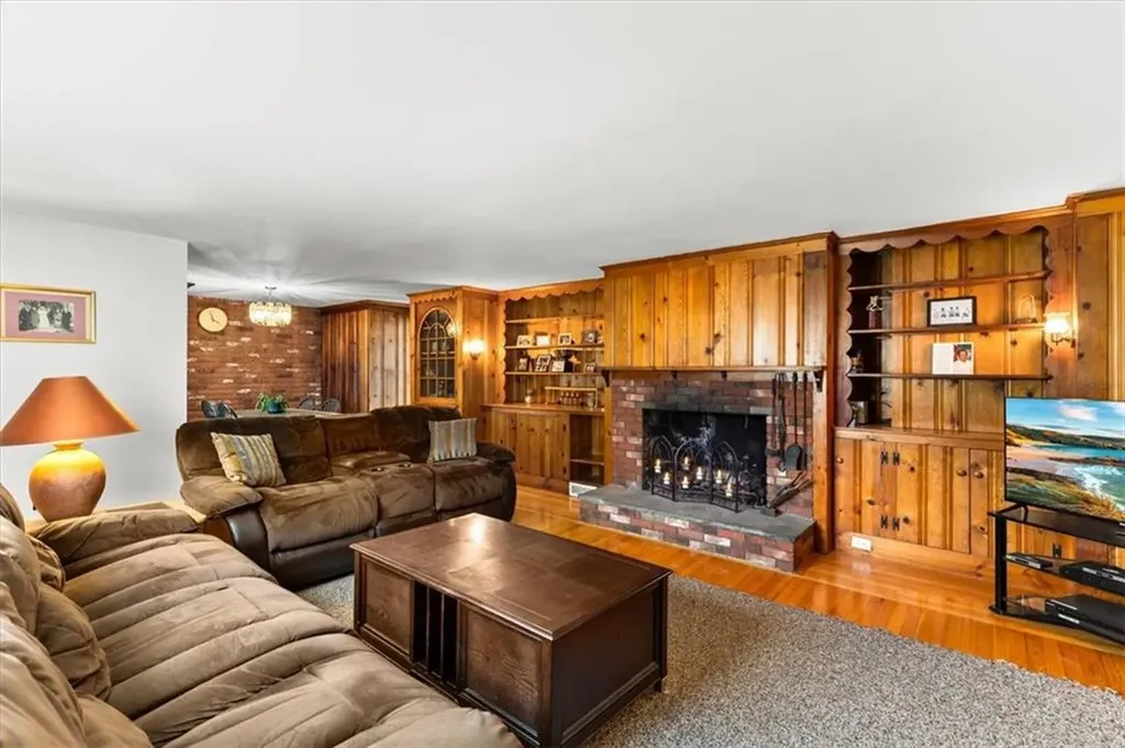 16 Kingsford Avenue East Providence RI 02915