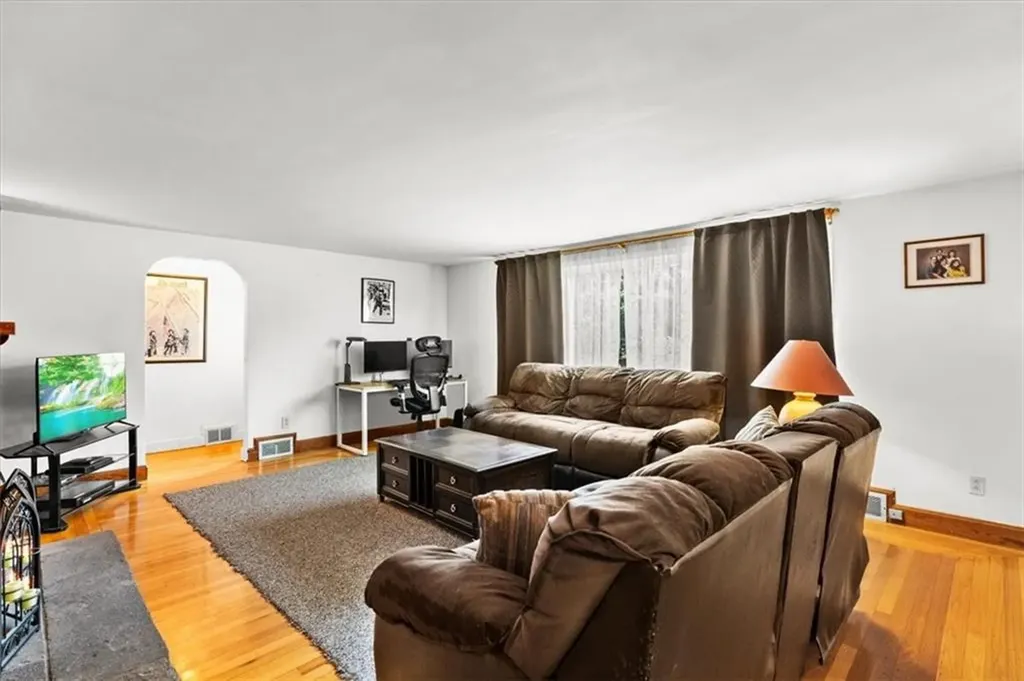 16 Kingsford Avenue East Providence RI 02915