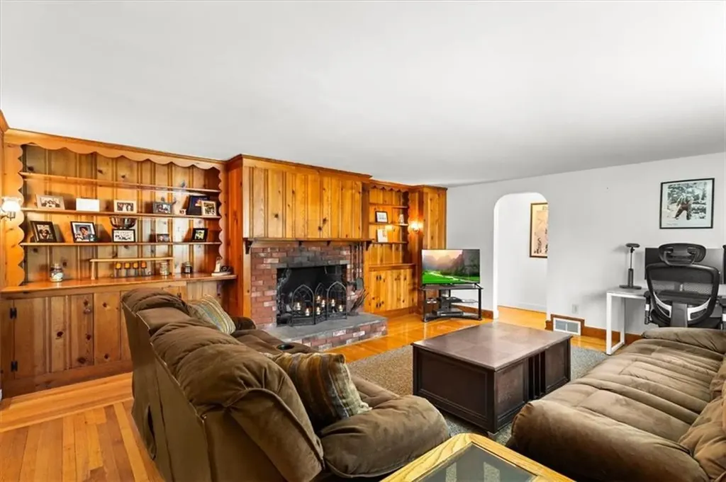 16 Kingsford Avenue East Providence RI 02915
