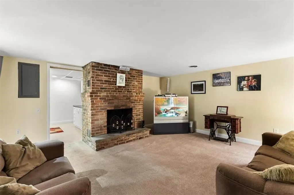 16 Kingsford Avenue East Providence RI 02915