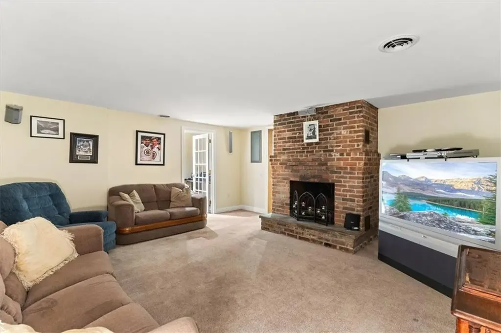16 Kingsford Avenue East Providence RI 02915
