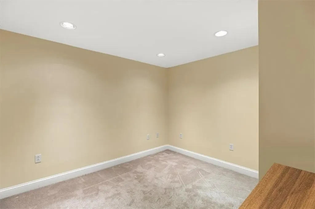 16 Kingsford Avenue East Providence RI 02915