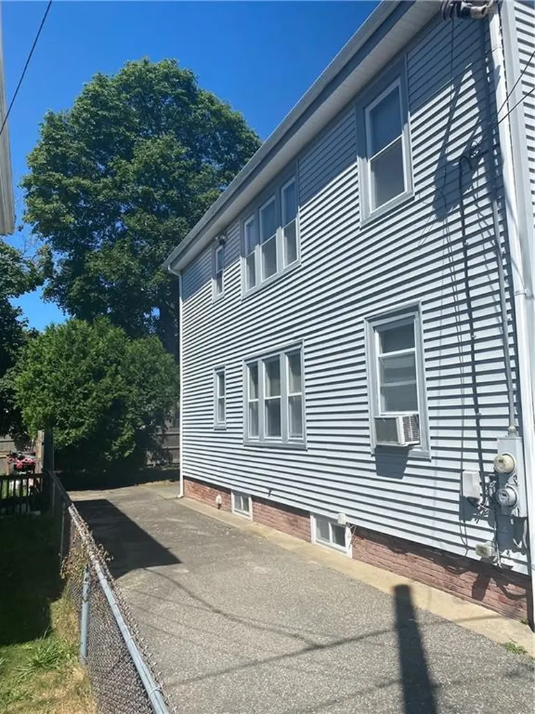 33 35 Pine Street East Providence RI 02915