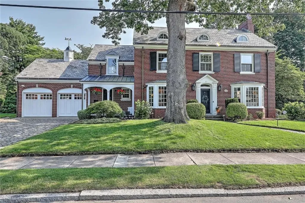 9 Kenilworth Way Pawtucket RI 02860