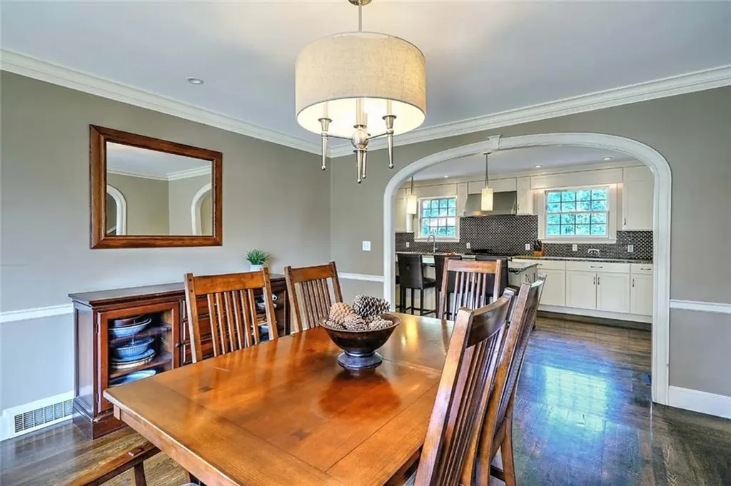 9 Kenilworth Way Pawtucket RI 02860