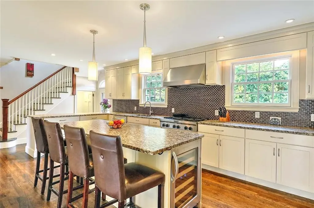 9 Kenilworth Way Pawtucket RI 02860