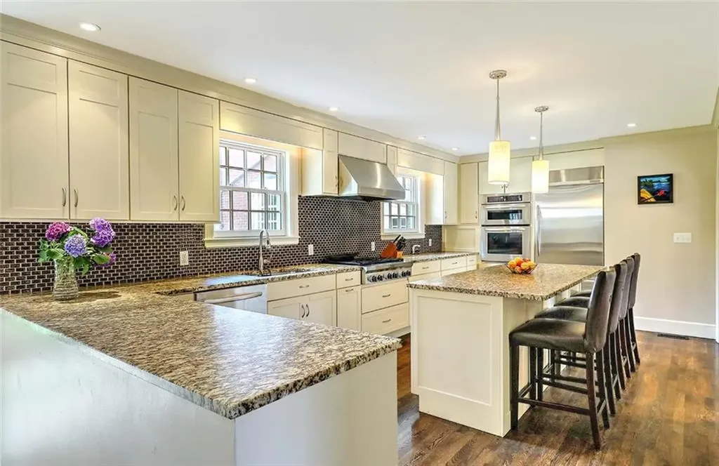 9 Kenilworth Way Pawtucket RI 02860