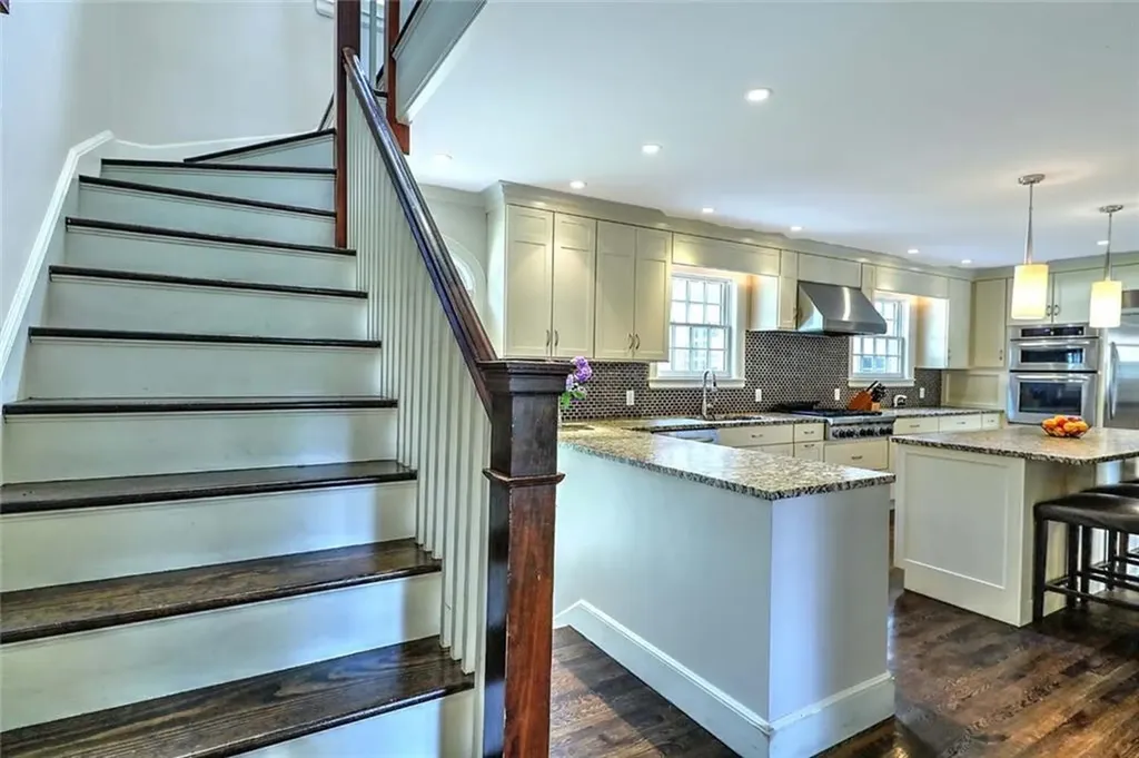9 Kenilworth Way Pawtucket RI 02860