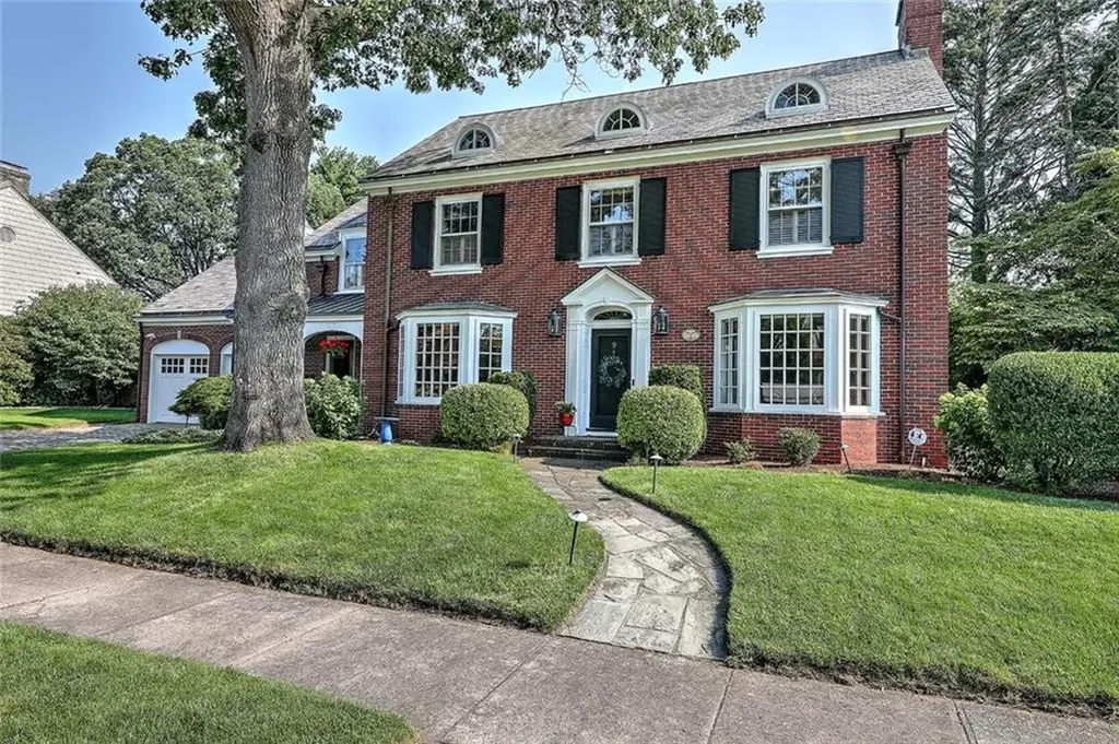 9 Kenilworth Way Pawtucket RI 02860