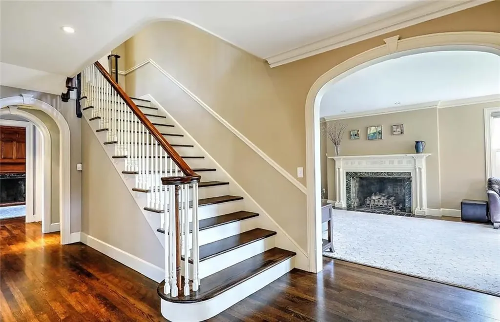 9 Kenilworth Way Pawtucket RI 02860