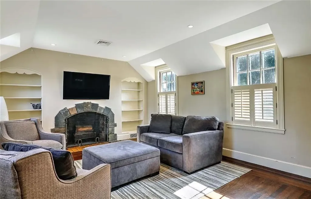 9 Kenilworth Way Pawtucket RI 02860