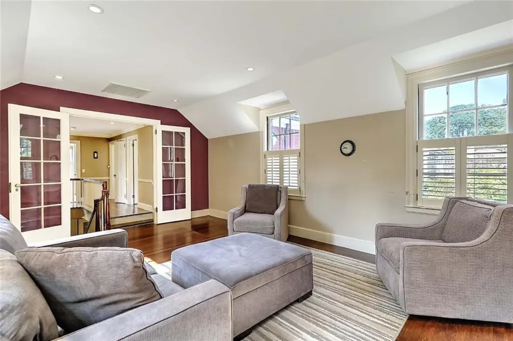 9 Kenilworth Way Pawtucket RI 02860