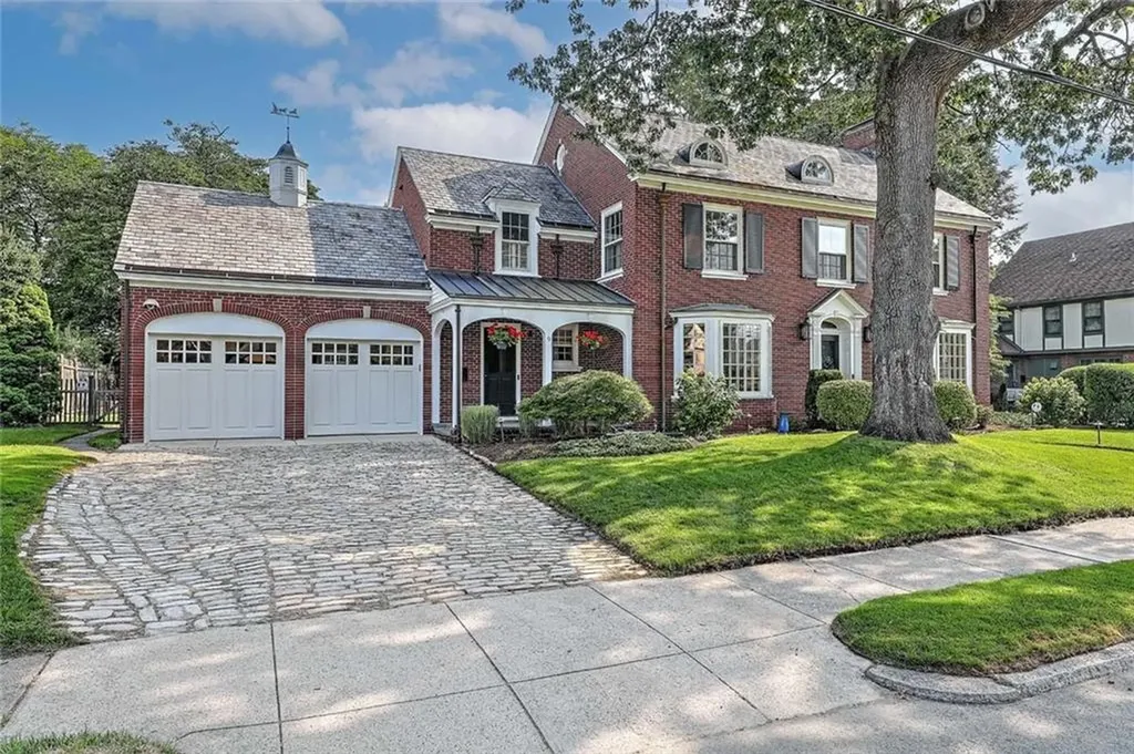 9 Kenilworth Way Pawtucket RI 02860