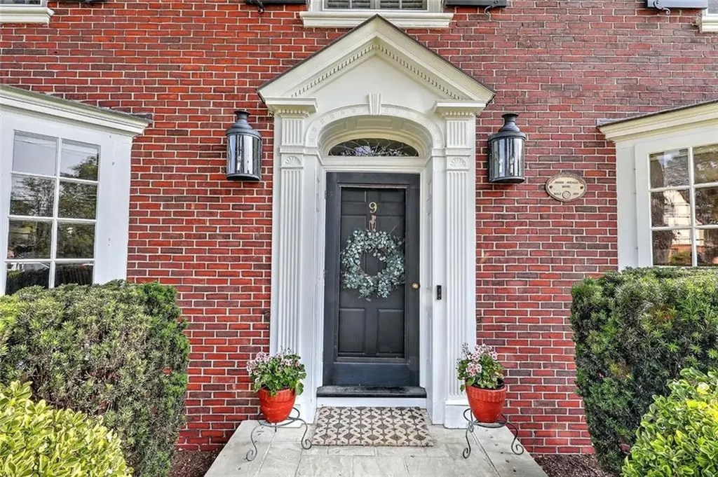 9 Kenilworth Way Pawtucket RI 02860
