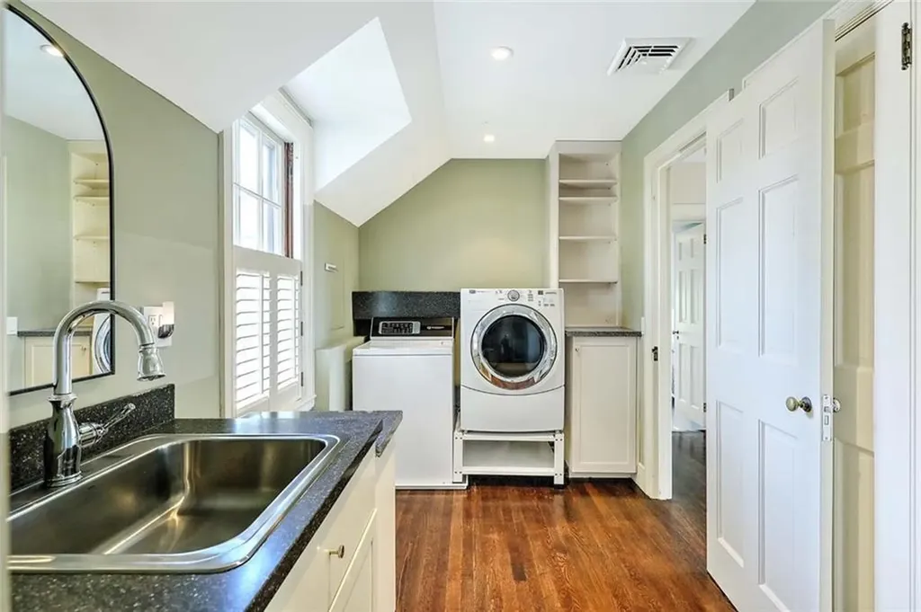 9 Kenilworth Way Pawtucket RI 02860