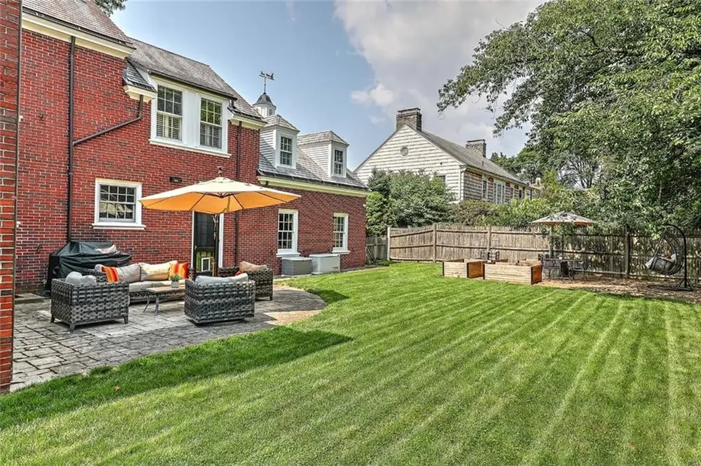 9 Kenilworth Way Pawtucket RI 02860