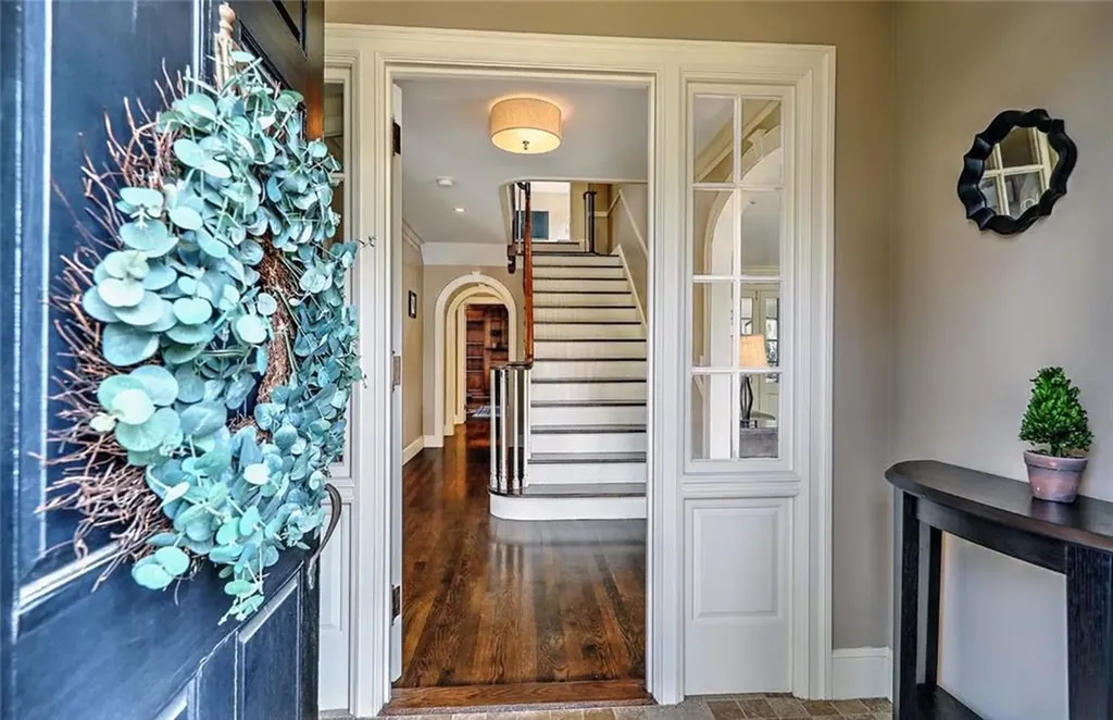 9 Kenilworth Way Pawtucket RI 02860
