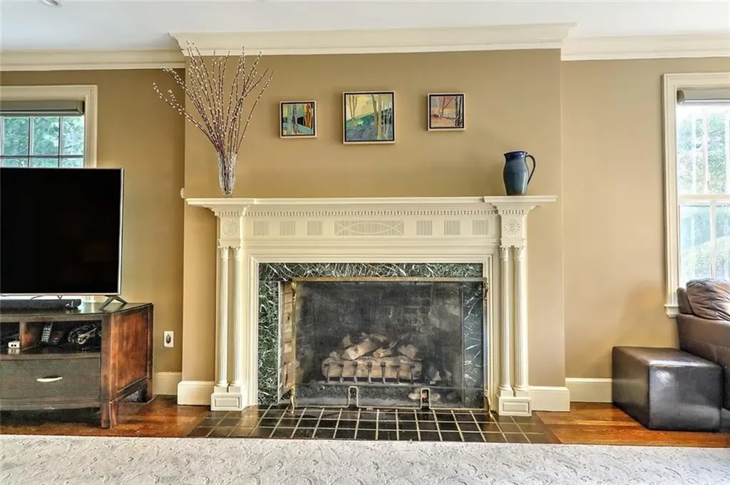 9 Kenilworth Way Pawtucket RI 02860
