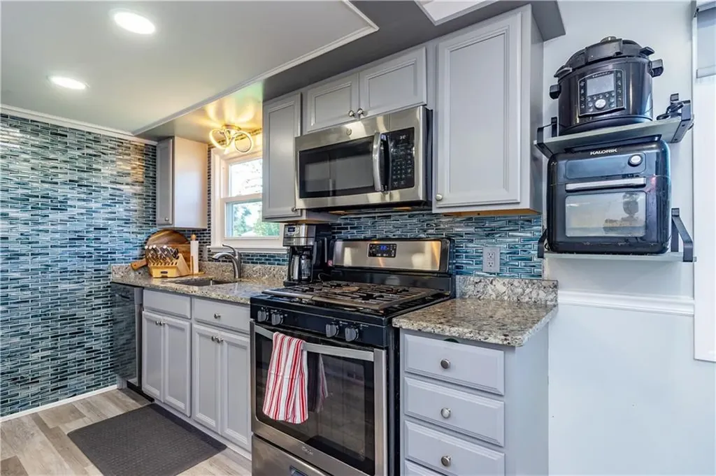 43 Deerfield Drive Warwick RI 02886