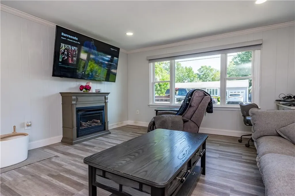 43 Deerfield Drive Warwick RI 02886